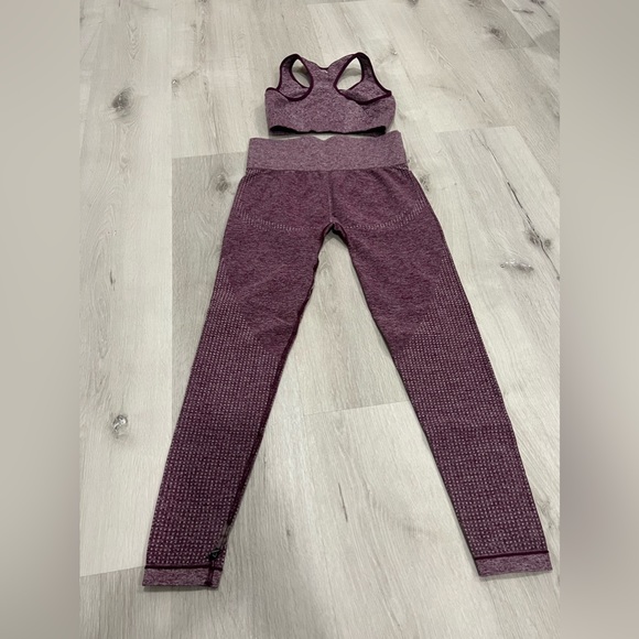 Rare Gymshark Set Leggings & Sports Bra in vital seamless in deep magenta marl - Picture 4 of 4